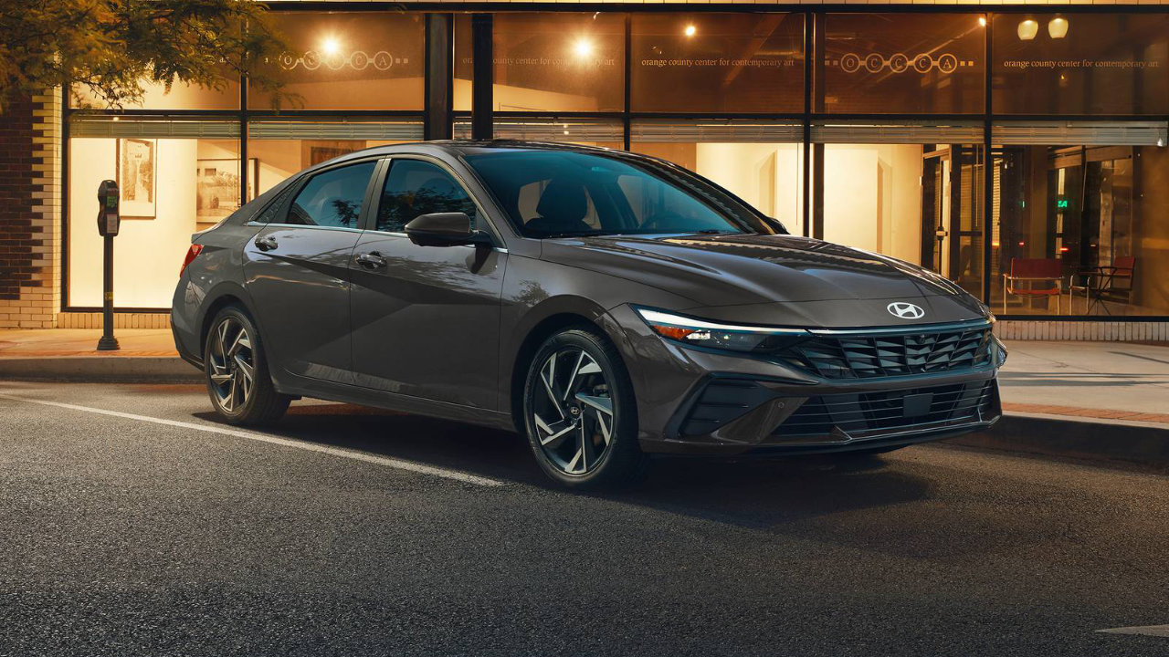 Hyundai Elantra 2026 hybride et à essence : prix et fiche technique